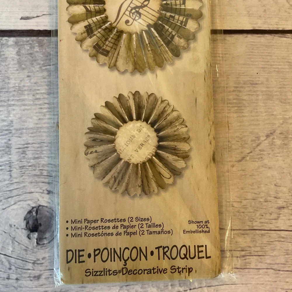 Sizzix Tim Holtz Alterations Mini Paper Rosettes Decorative Strip Die 657177